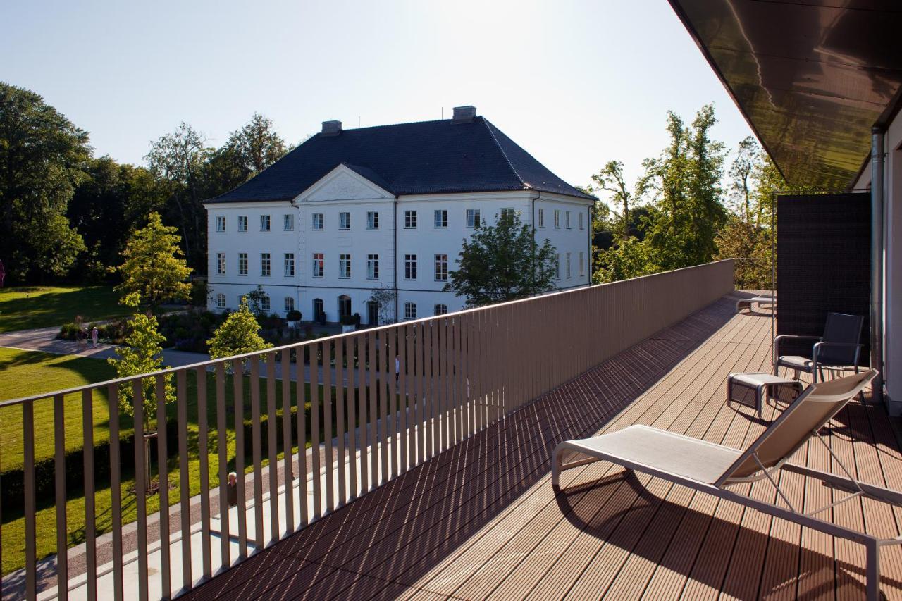 Schlossgut Groß Schwansee 외부 사진 The terrace of the hotel