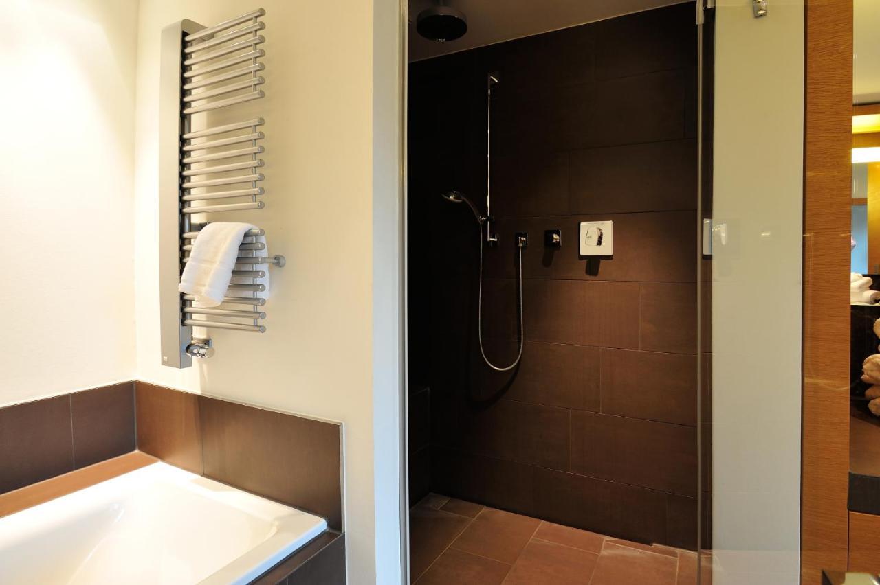 Schlossgut Groß Schwansee 외부 사진 A shower cubicle