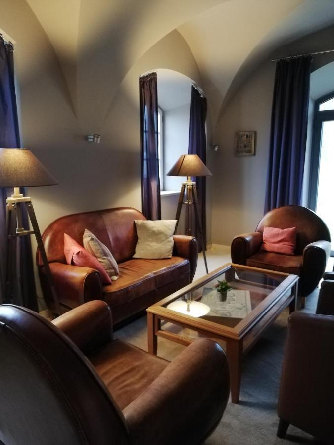 Schlossgut Groß Schwansee 외부 사진 The lounge at the station