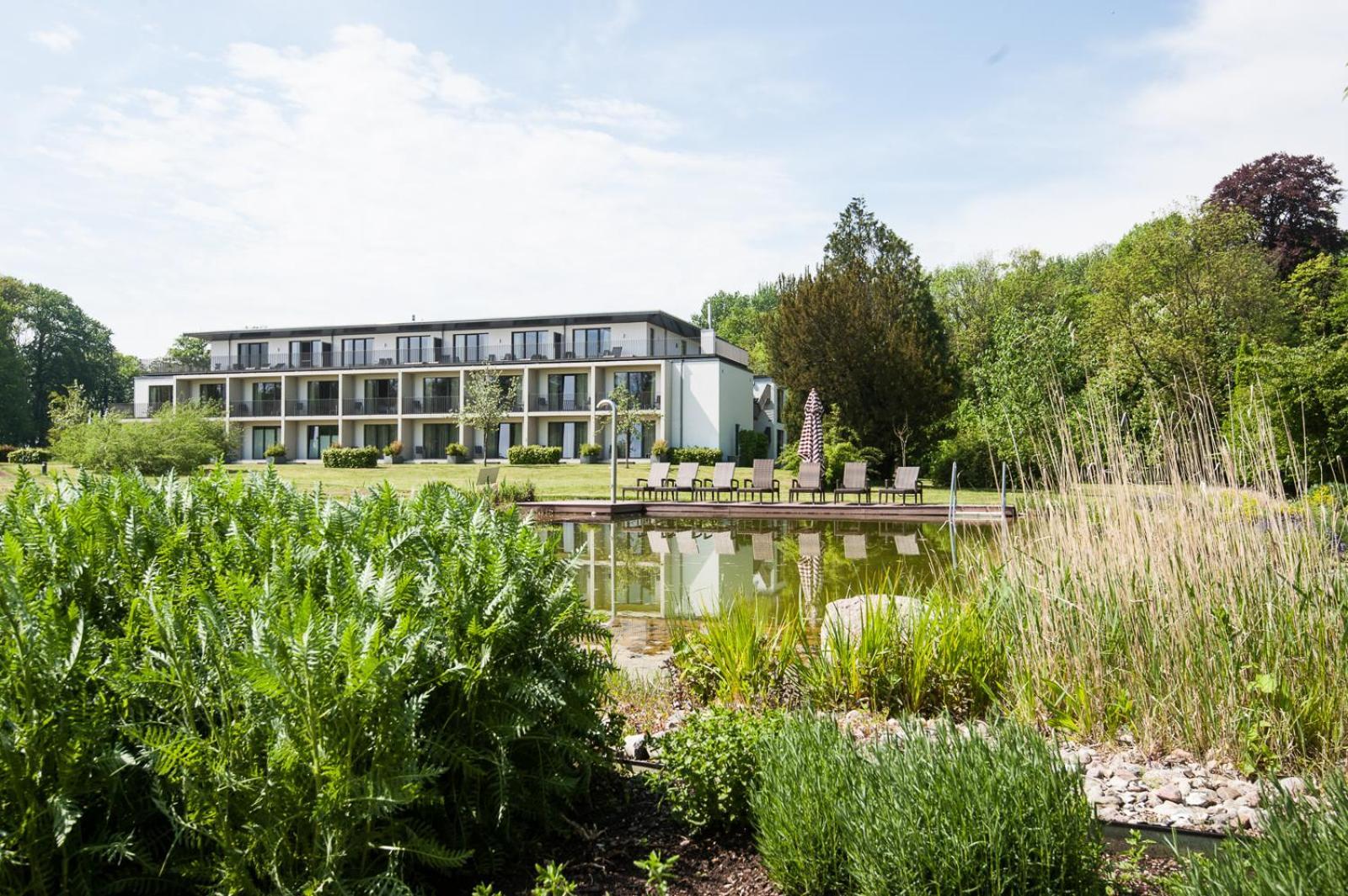 Schlossgut Groß Schwansee 외부 사진 The new building of the University of Applied Sciences