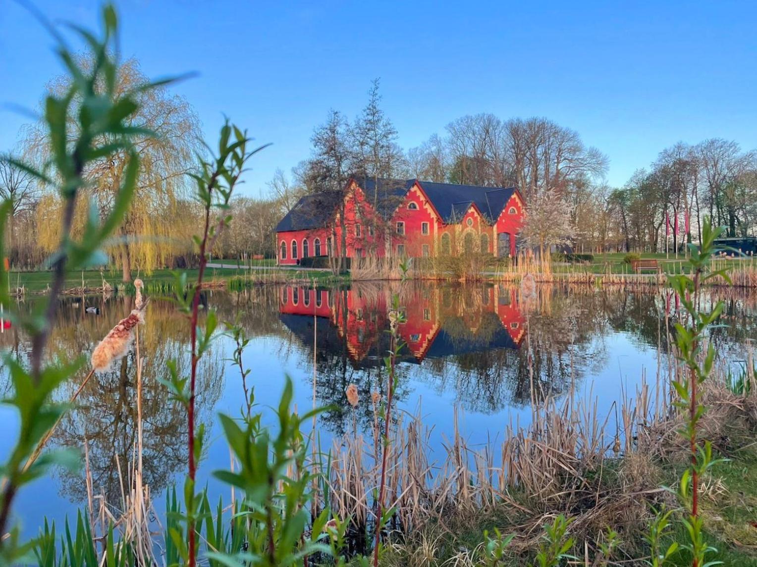 Schlossgut Groß Schwansee 외부 사진 The former pumping station at the northern end of the lake