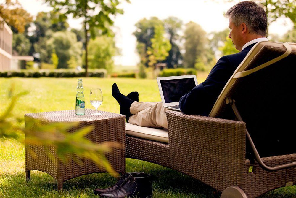 Schlossgut Groß Schwansee 외부 사진 A man relaxing in a garden