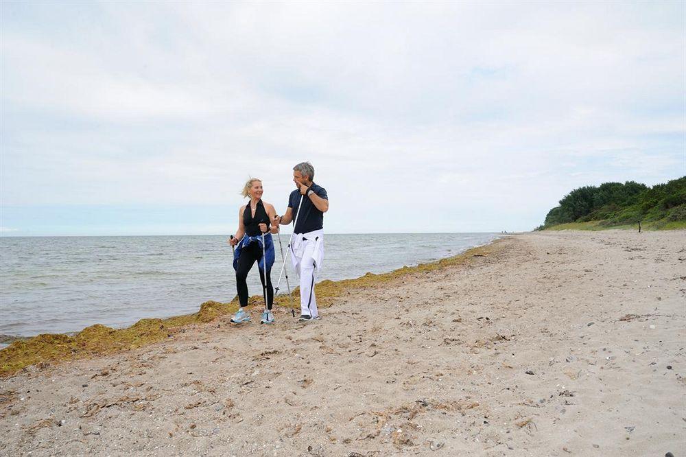 Schlossgut Groß Schwansee 외부 사진 Nordic walking on the beach