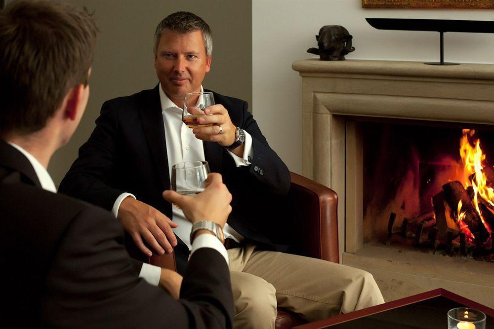 Schlossgut Groß Schwansee 외부 사진 A financial advisor