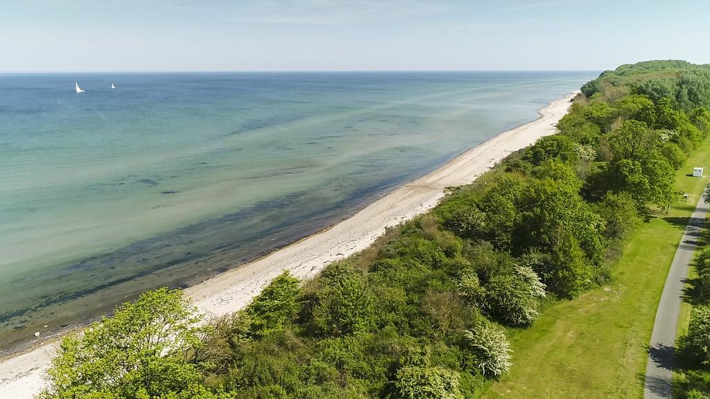 Schlossgut Groß Schwansee 외부 사진 The coast of the peninsula