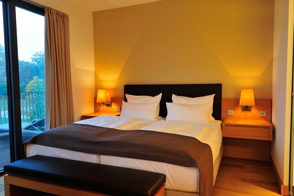 Schlossgut Groß Schwansee 외부 사진 A typical hotel room