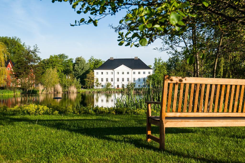 Schlossgut Groß Schwansee 외부 사진 The manor house