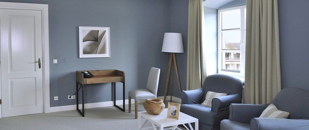 Schlossgut Groß Schwansee 외부 사진 A room with blue walls