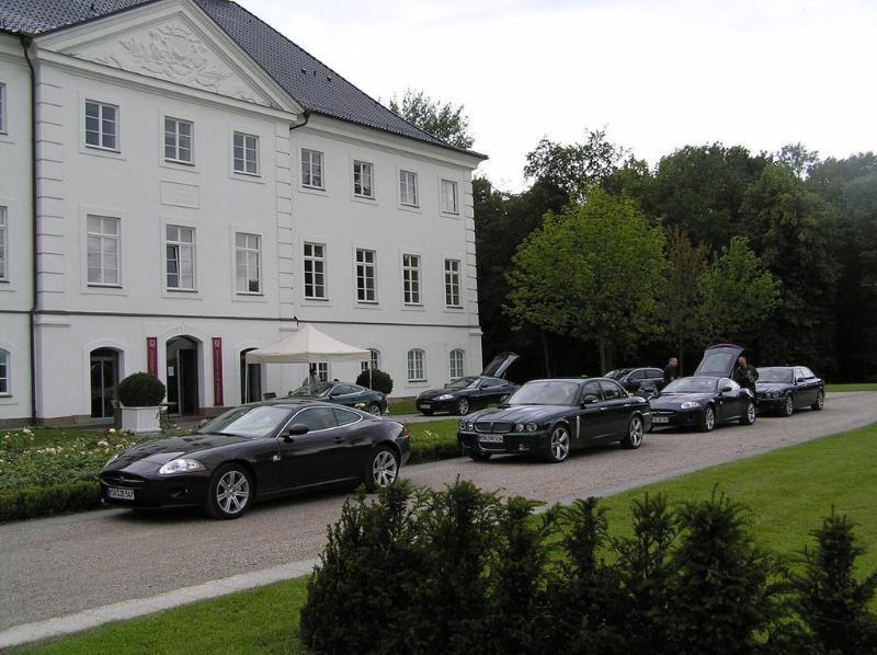 Schlossgut Groß Schwansee 외부 사진 The German ambassador's residence in Warsaw