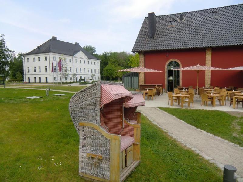Schlossgut Groß Schwansee 외부 사진 The German Clock Museum