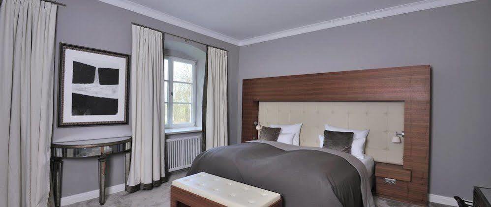 Schlossgut Groß Schwansee 외부 사진 A bedroom