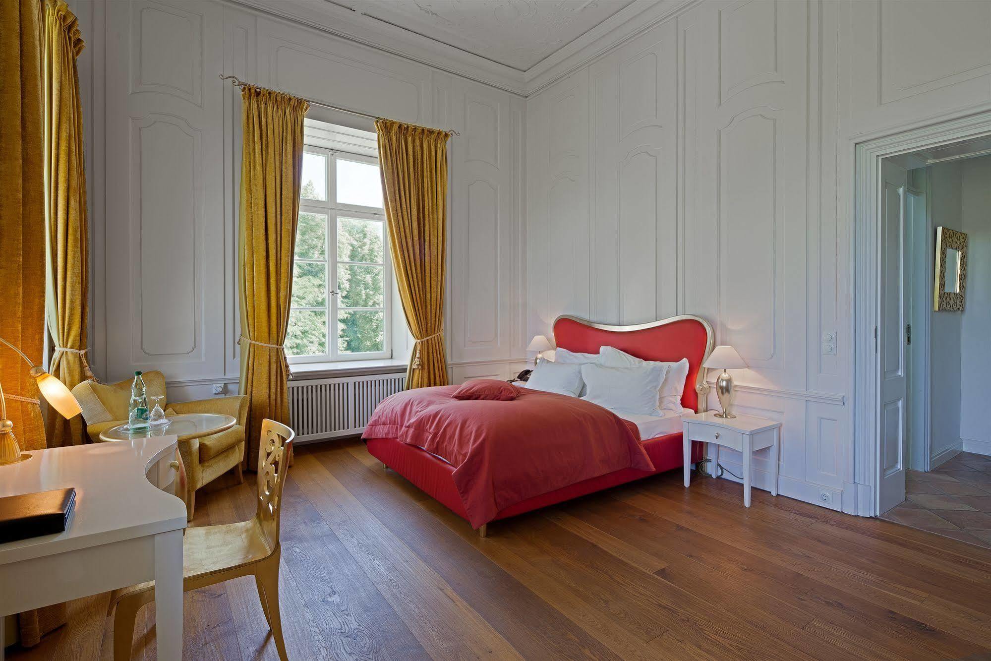 Schlossgut Groß Schwansee 외부 사진 A bedroom at the hotel