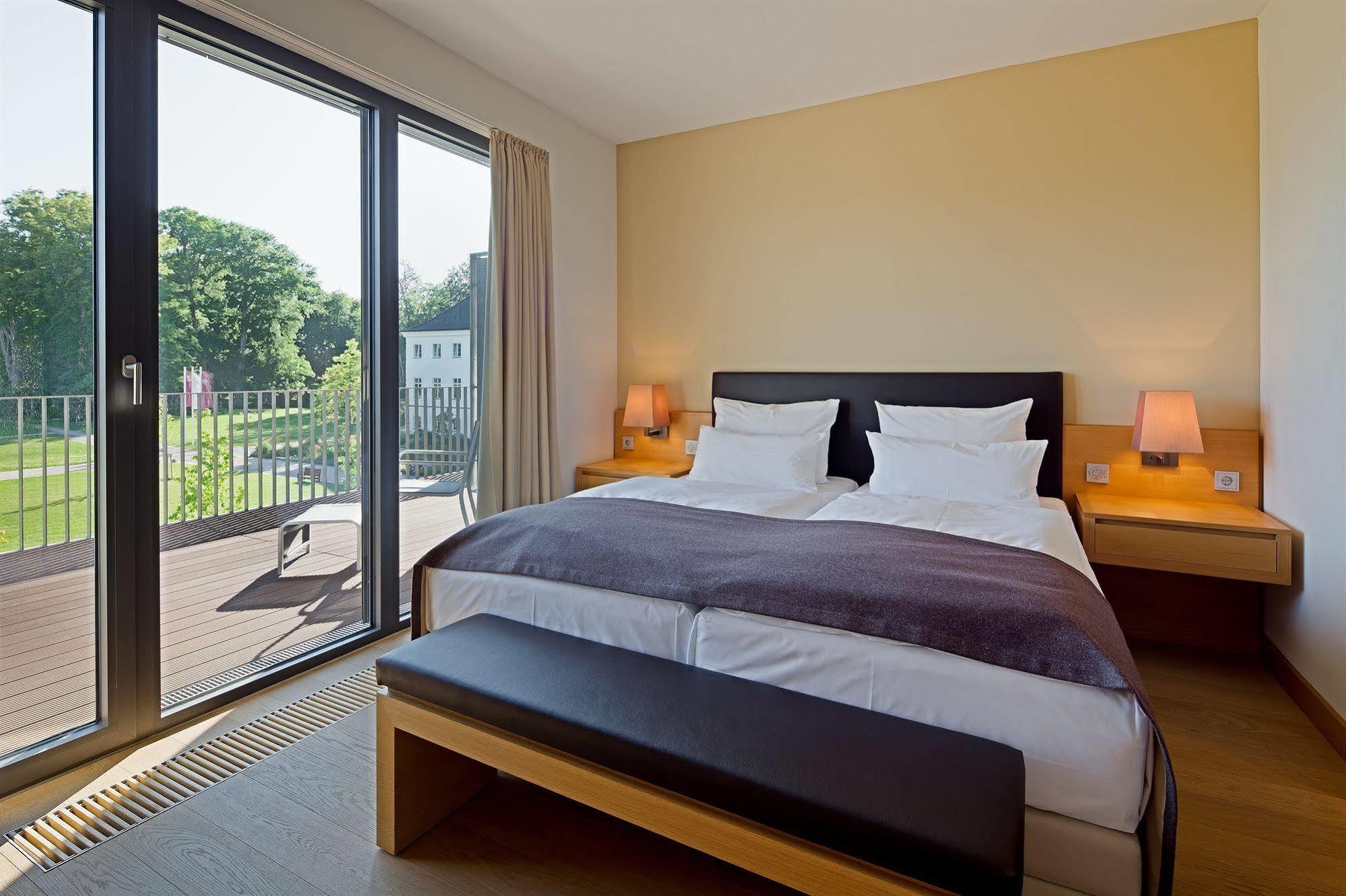 Schlossgut Groß Schwansee 외부 사진 A bedroom at the hotel