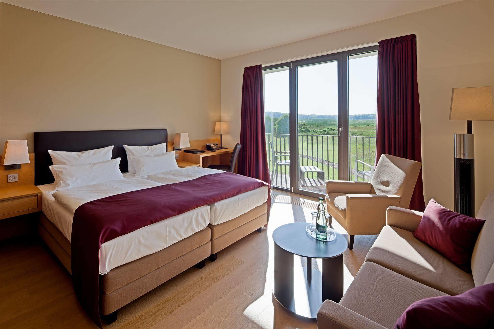 Schlossgut Groß Schwansee 외부 사진 A typical hotel room